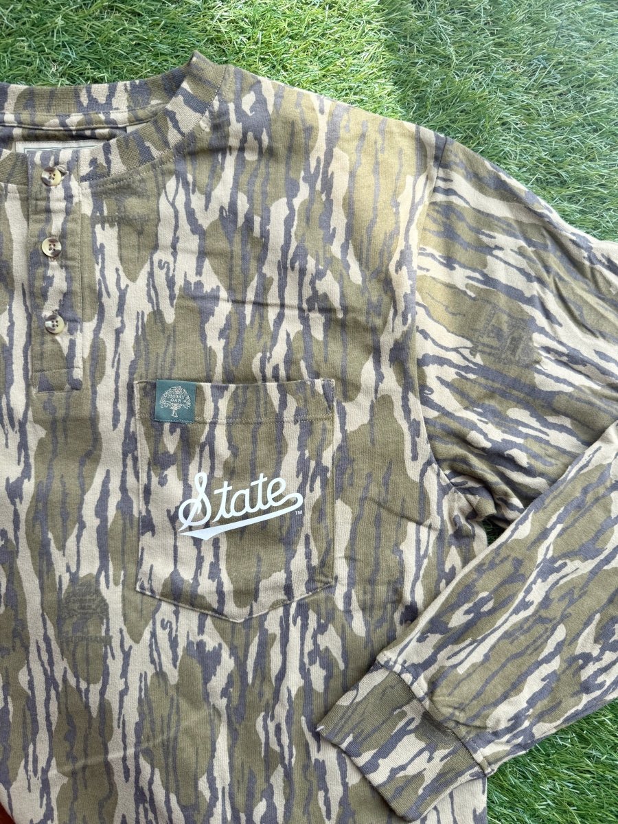 MSU Mossy Oak State Script Camp Henley - Game Day Apparel - men tee